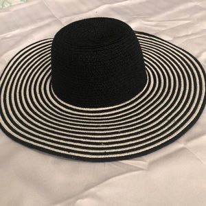 Black and white floppy hat